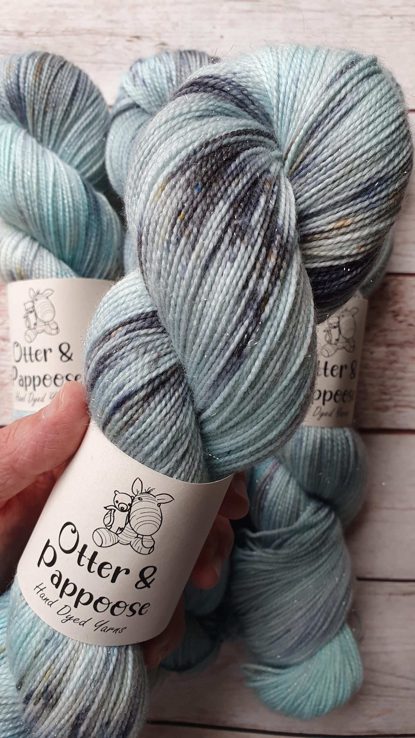 UV BLACKLIGHT YARN - Casper - Hand dyed yarn - 4ply Sparkle