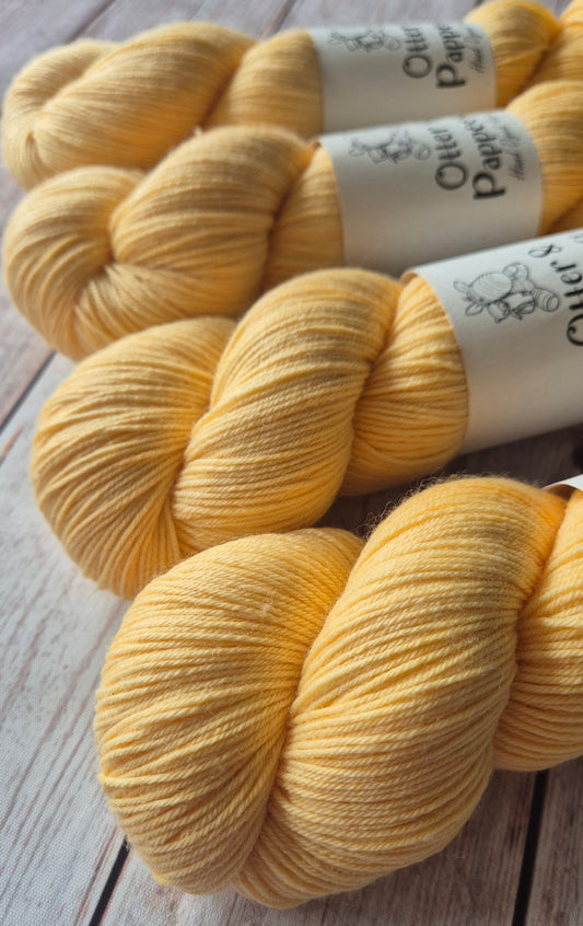 Daisy - Hand dyed yarn - 4ply Merino nylon